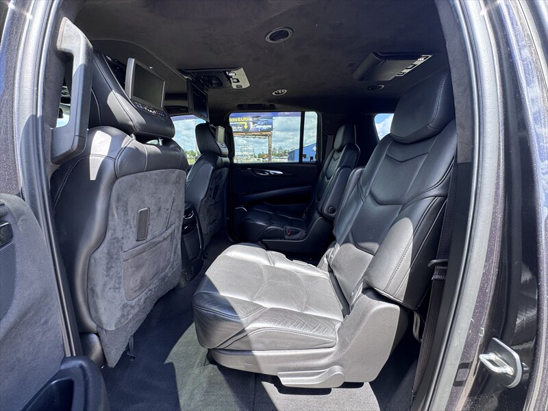 2015 Cadillac Escalade Platinum ESV - Photo 24 - Brainerd, MN 56401
