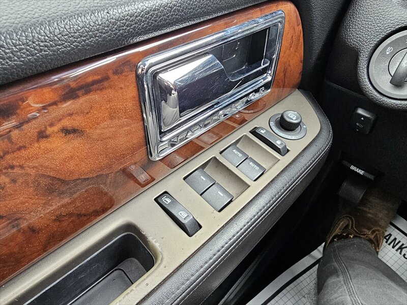 2012 Lincoln Navigator - Photo 14 - Brainerd, MN 56401