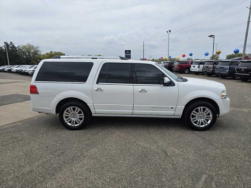 2012 Lincoln Navigator - Photo 8 - Brainerd, MN 56401