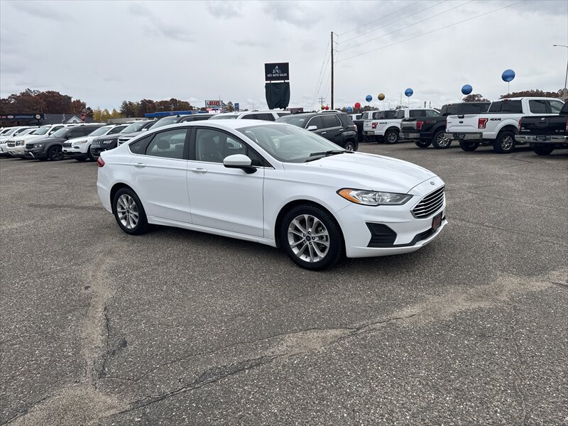 2020 Ford Fusion SE   - Photo 2 - Brainerd, MN 56401