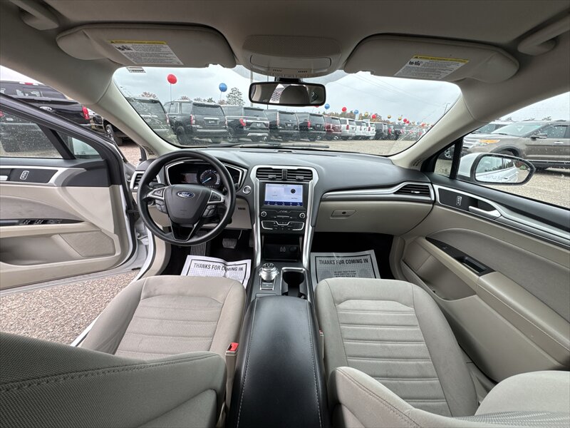 2020 Ford Fusion SE   - Photo 9 - Brainerd, MN 56401