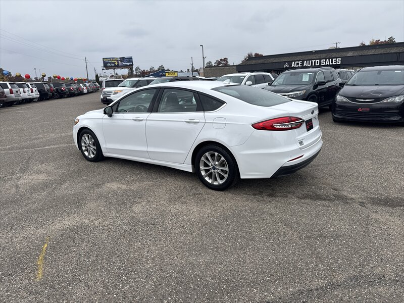 2020 Ford Fusion SE   - Photo 4 - Brainerd, MN 56401