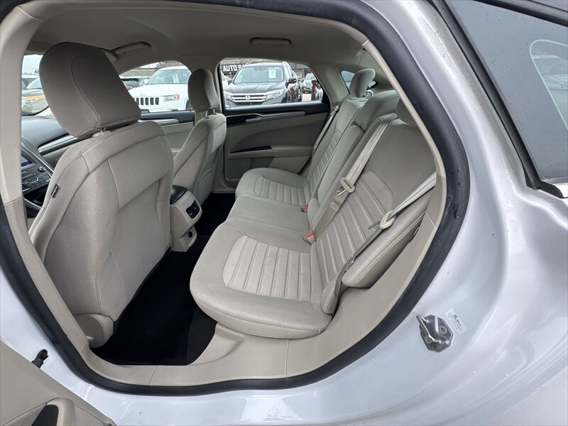 2020 Ford Fusion SE   - Photo 11 - Brainerd, MN 56401