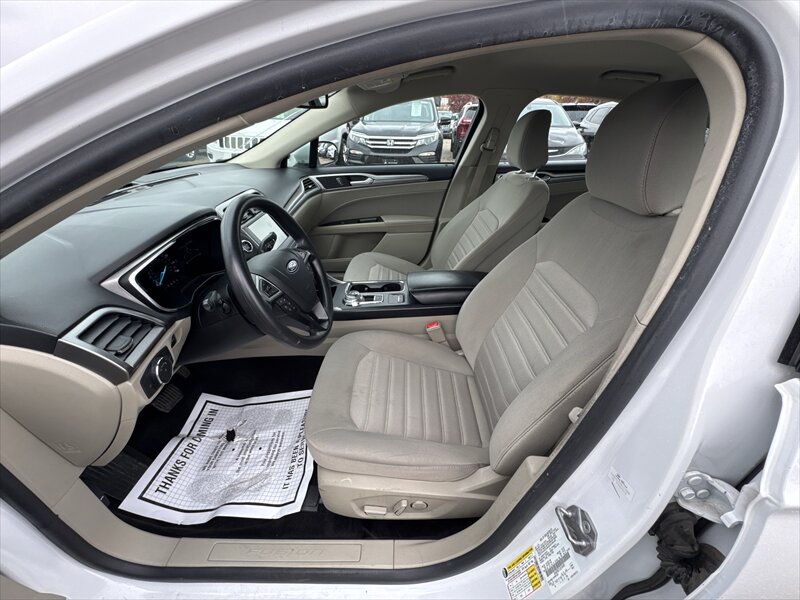 2020 Ford Fusion SE   - Photo 8 - Brainerd, MN 56401