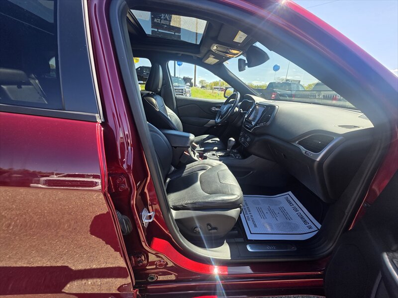 2019 Jeep Cherokee Limited - Photo 10 - Brainerd, MN 56401