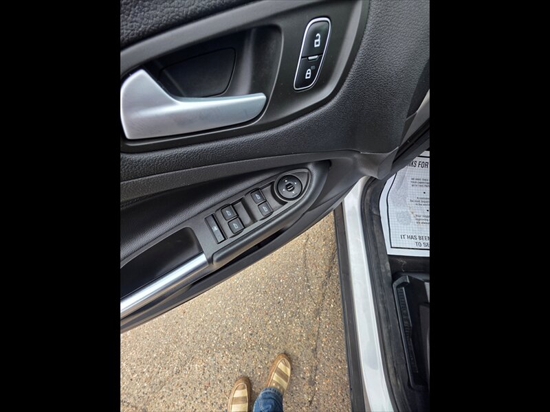 2018 Ford Escape SE - Photo 11 - Brainerd, MN 56401