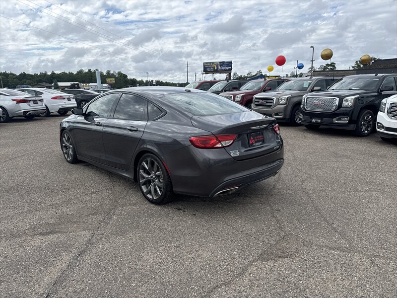 2016 Chrysler 200 Series S - Photo 3 - Brainerd, MN 56401