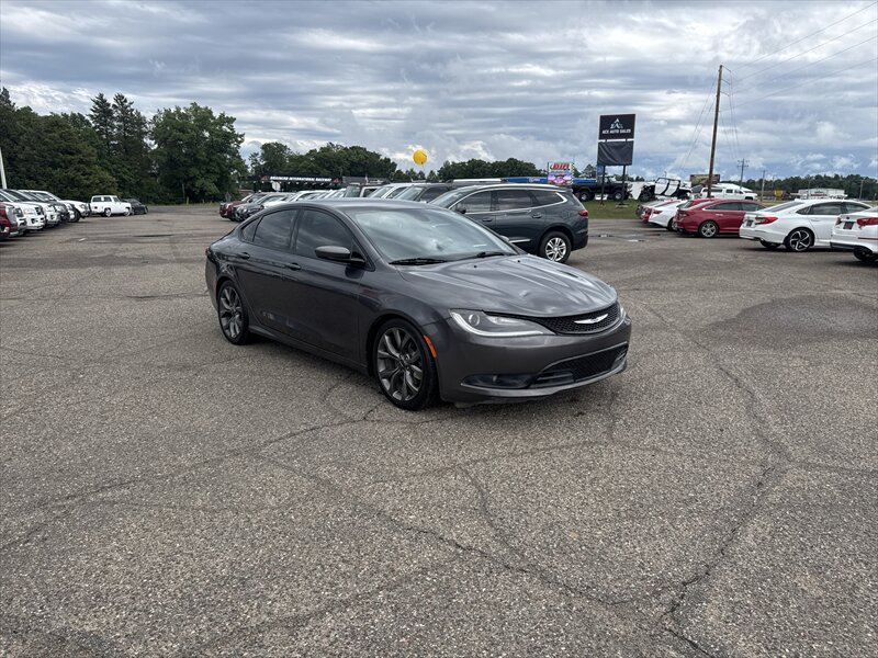 2016 Chrysler 200 Series S  