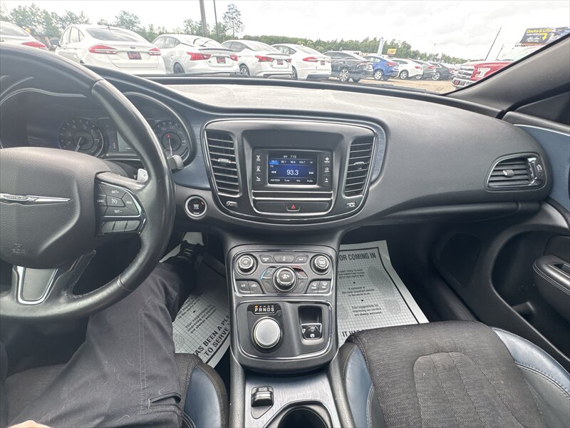 2016 Chrysler 200 Series S - Photo 15 - Brainerd, MN 56401