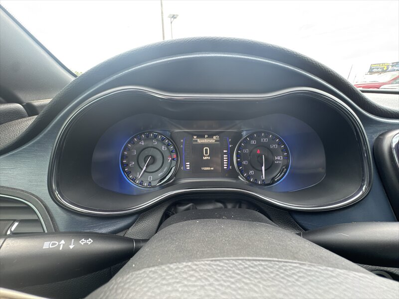 2016 Chrysler 200 Series S - Photo 14 - Brainerd, MN 56401