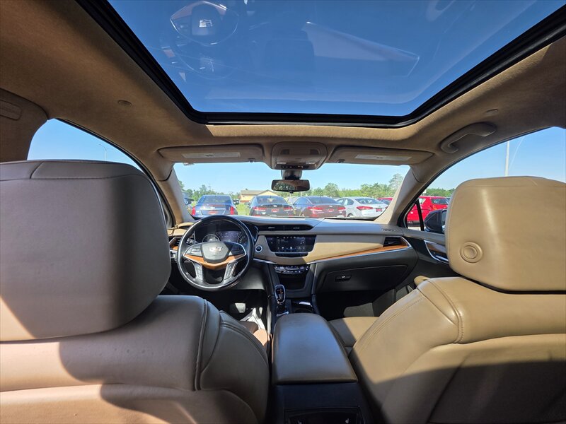 2017 Cadillac XT5 Platinum - Photo 14 - Brainerd, MN 56401