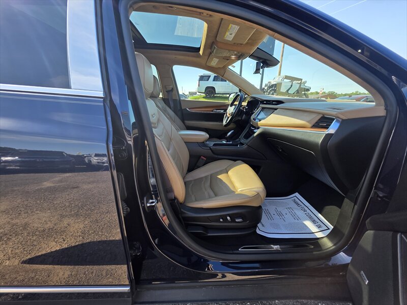 2017 Cadillac XT5 Platinum - Photo 11 - Brainerd, MN 56401