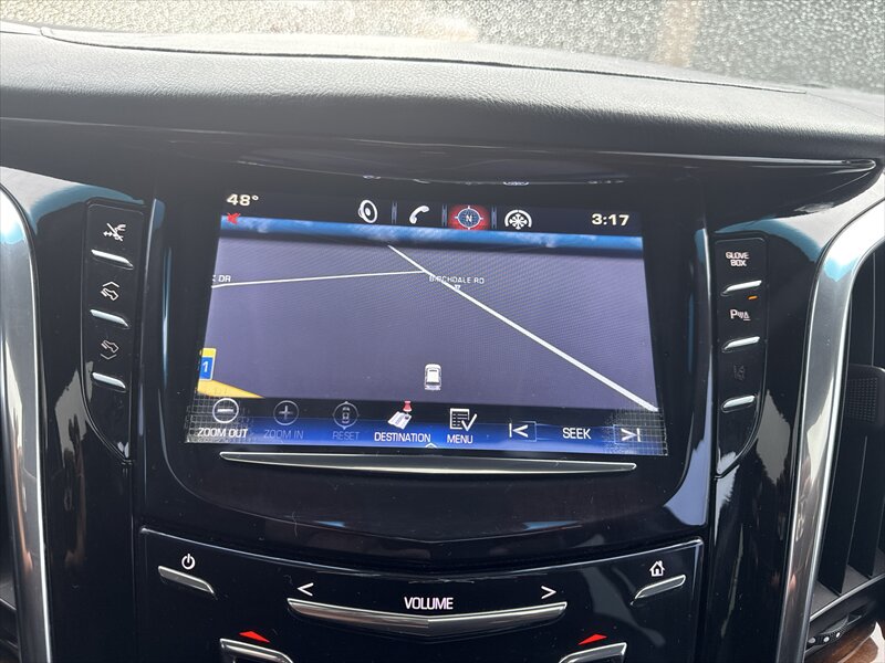 2015 Cadillac Escalade Premium  ESV - Photo 18 - Brainerd, MN 56401