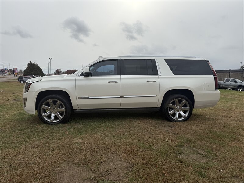 2015 Cadillac Escalade Premium  ESV - Photo 6 - Brainerd, MN 56401