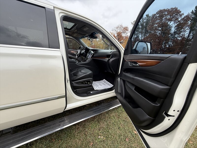 2015 Cadillac Escalade Premium  ESV - Photo 14 - Brainerd, MN 56401