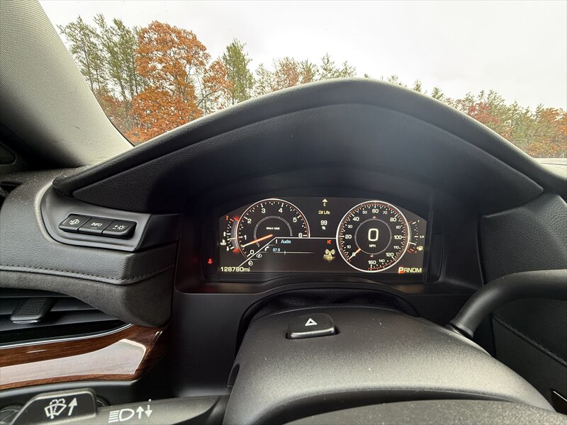 2015 Cadillac Escalade Premium  ESV - Photo 16 - Brainerd, MN 56401