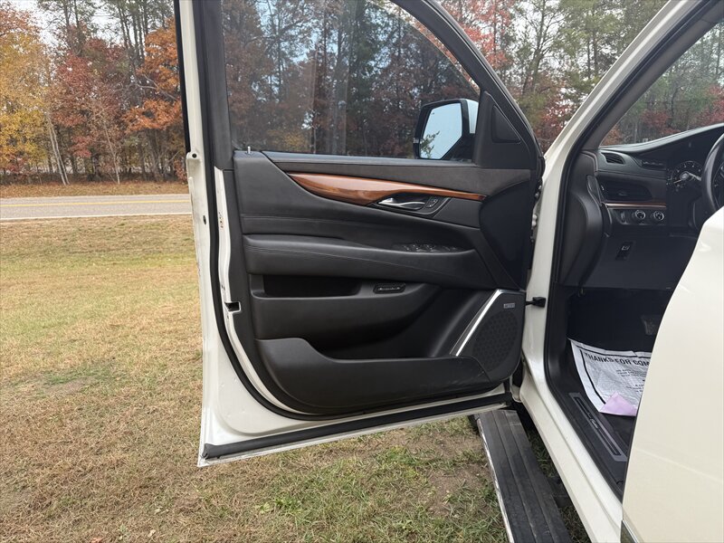 2015 Cadillac Escalade Premium  ESV - Photo 12 - Brainerd, MN 56401