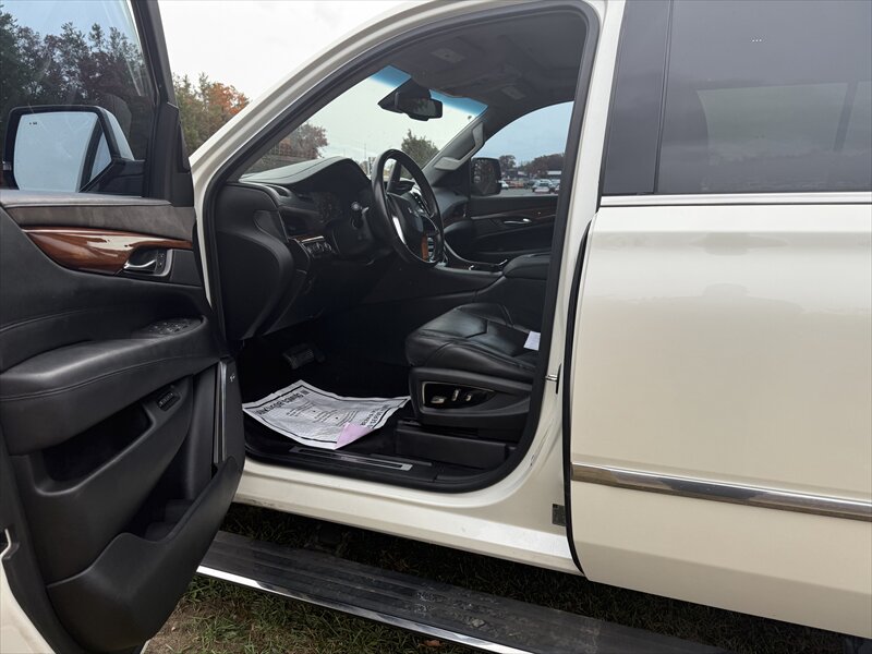 2015 Cadillac Escalade Premium  ESV - Photo 11 - Brainerd, MN 56401