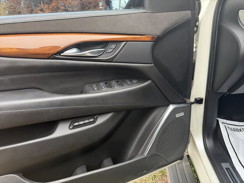 2015 Cadillac Escalade Premium  ESV - Photo 13 - Brainerd, MN 56401