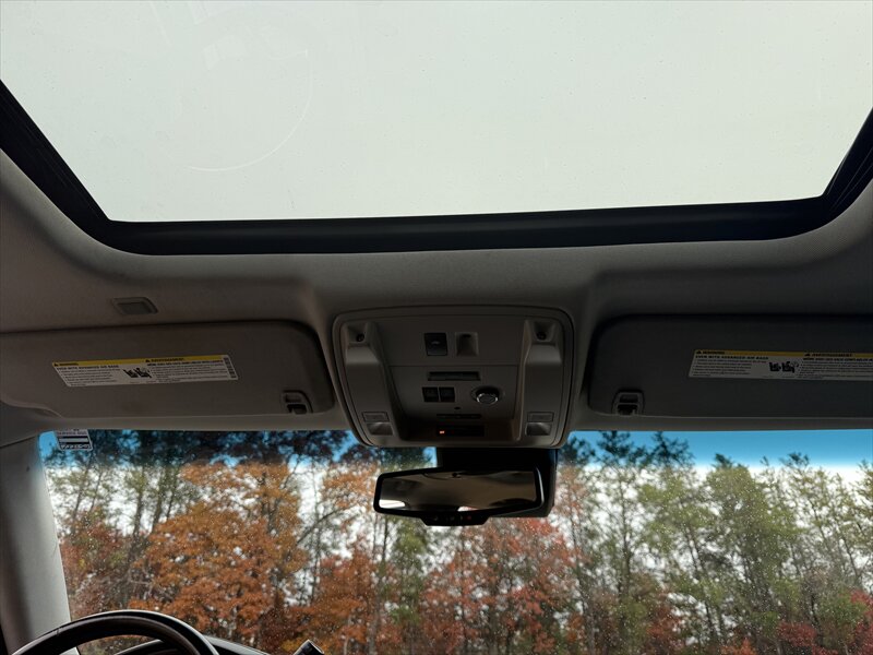 2015 Cadillac Escalade Premium  ESV - Photo 20 - Brainerd, MN 56401