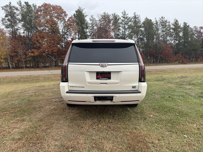 2015 Cadillac Escalade Premium  ESV - Photo 8 - Brainerd, MN 56401