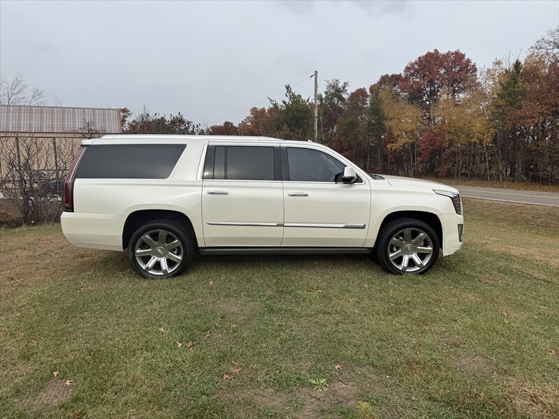 2015 Cadillac Escalade Premium  ESV - Photo 7 - Brainerd, MN 56401
