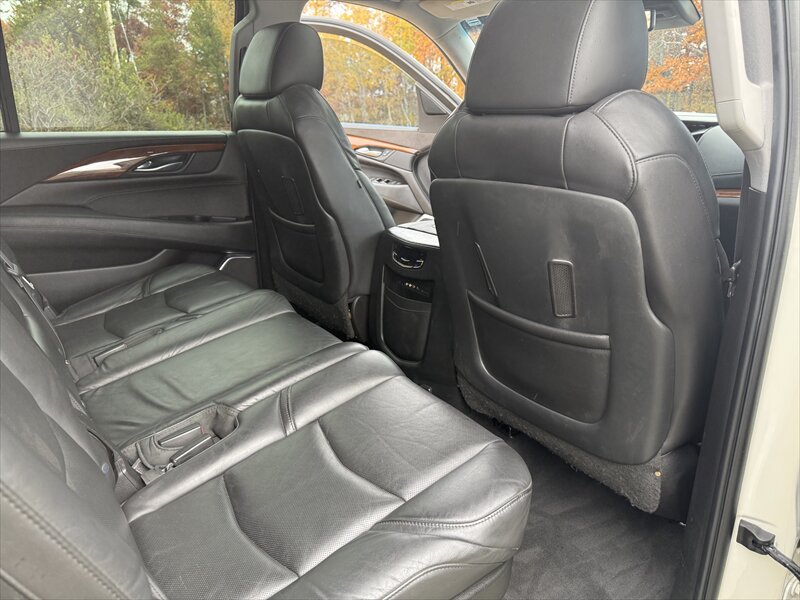 2015 Cadillac Escalade Premium  ESV - Photo 22 - Brainerd, MN 56401