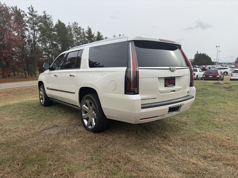 2015 Cadillac Escalade Premium  ESV - Photo 4 - Brainerd, MN 56401