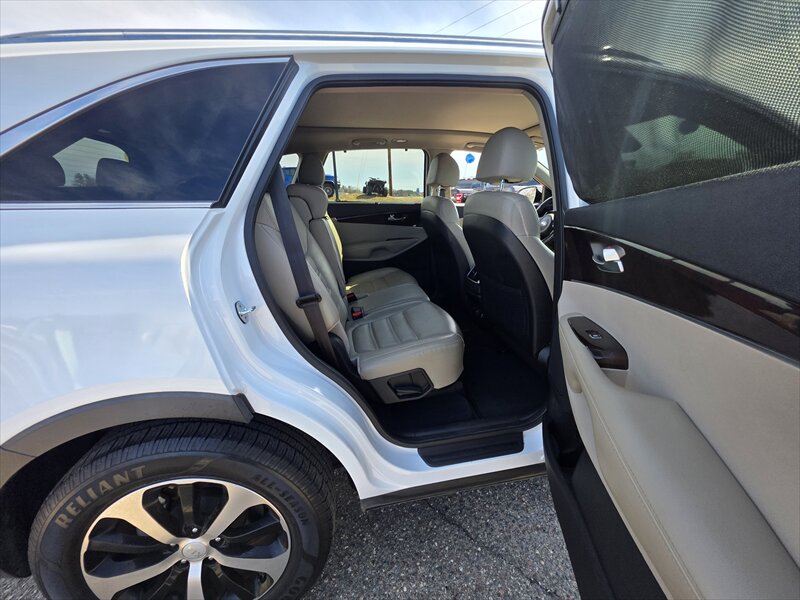 2018 Kia Sorento EX V6 - Photo 16 - Brainerd, MN 56401