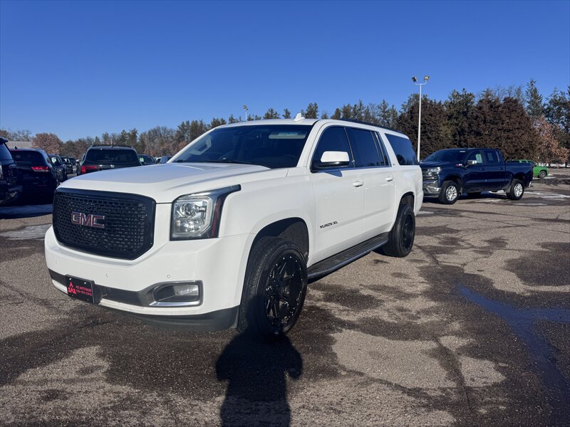 2020 GMC Yukon XL SLT   - Photo 1 - Brainerd, MN 56401