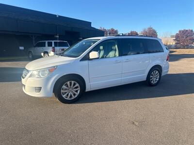 2013 Volkswagen Routan SE Van