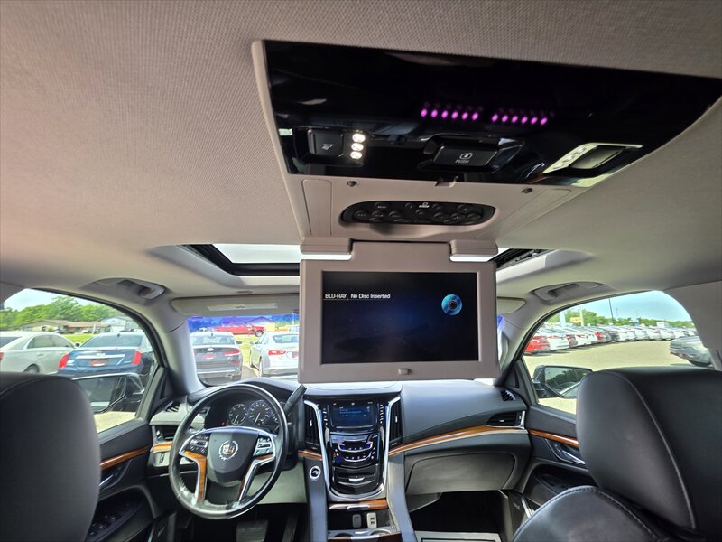 2015 Cadillac Escalade Luxury - Photo 12 - Brainerd, MN 56401