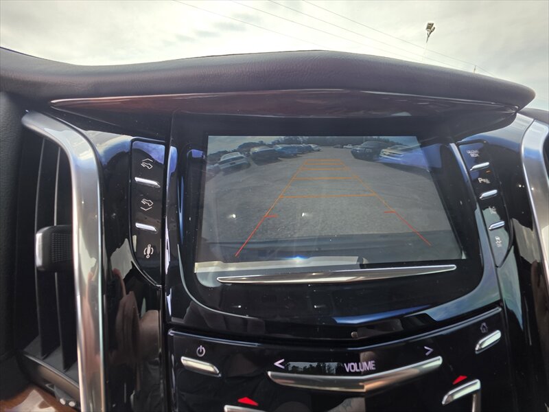 2015 Cadillac Escalade Luxury - Photo 17 - Brainerd, MN 56401