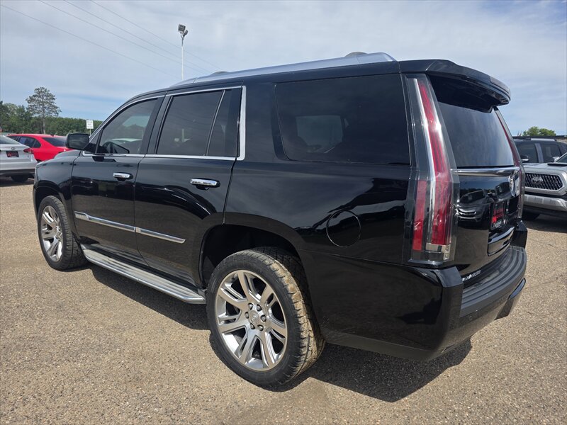 2015 Cadillac Escalade Luxury - Photo 4 - Brainerd, MN 56401