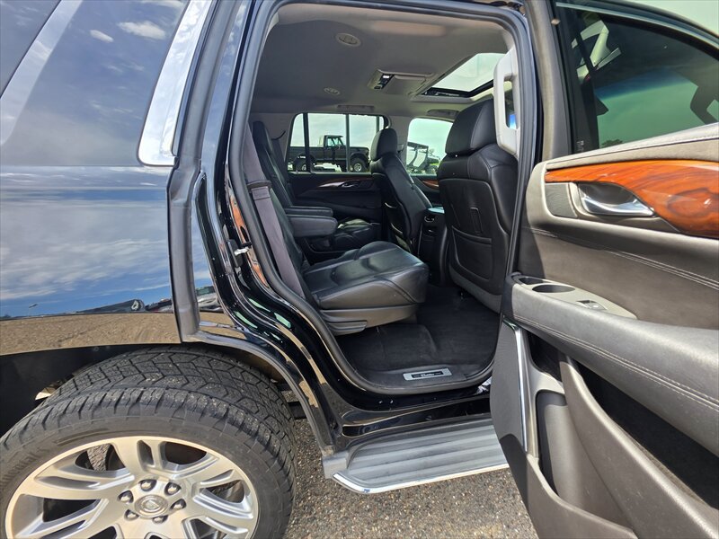 2015 Cadillac Escalade Luxury - Photo 10 - Brainerd, MN 56401