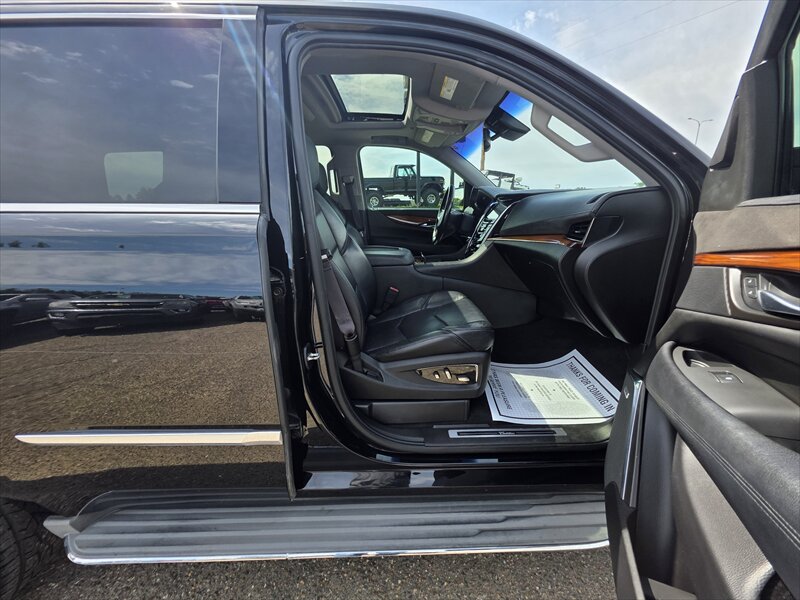 2015 Cadillac Escalade Luxury - Photo 13 - Brainerd, MN 56401
