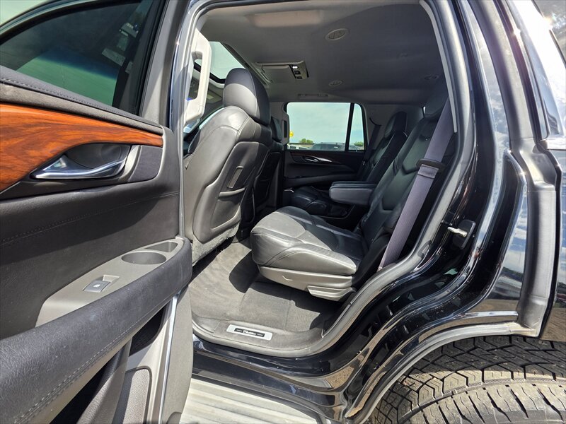 2015 Cadillac Escalade Luxury - Photo 11 - Brainerd, MN 56401