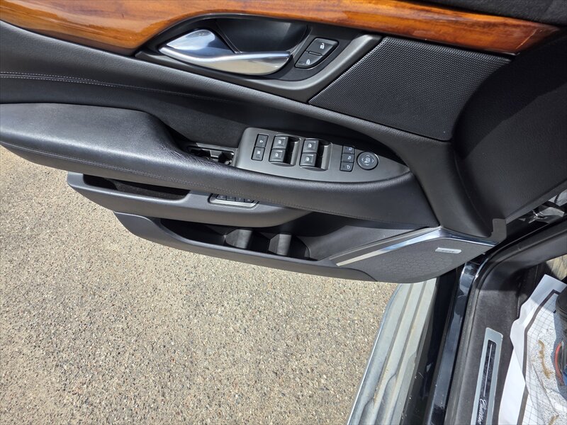 2015 Cadillac Escalade Luxury - Photo 18 - Brainerd, MN 56401