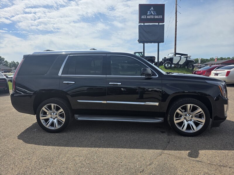 2015 Cadillac Escalade Luxury - Photo 5 - Brainerd, MN 56401
