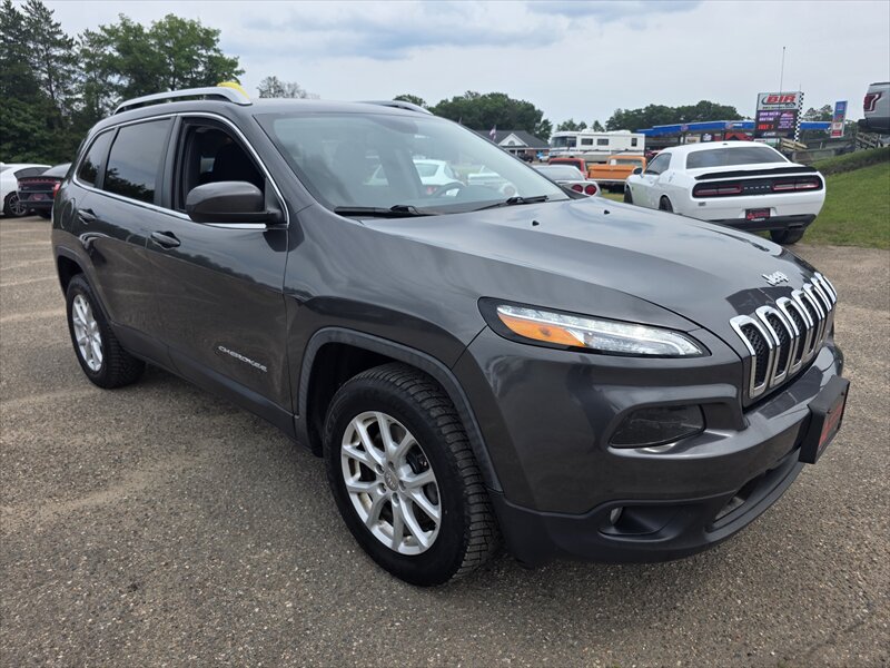 2017 Jeep Cherokee Latitude - Photo 2 - Brainerd, MN 56401