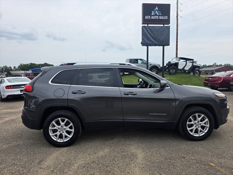 2017 Jeep Cherokee Latitude - Photo 6 - Brainerd, MN 56401