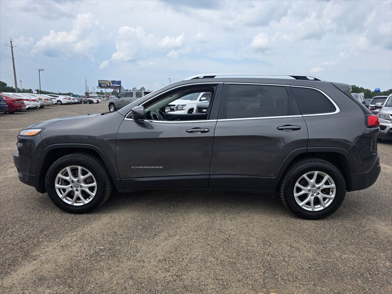 2017 Jeep Cherokee Latitude - Photo 5 - Brainerd, MN 56401