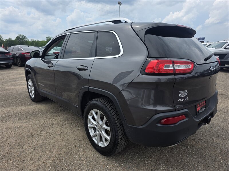 2017 Jeep Cherokee Latitude - Photo 3 - Brainerd, MN 56401