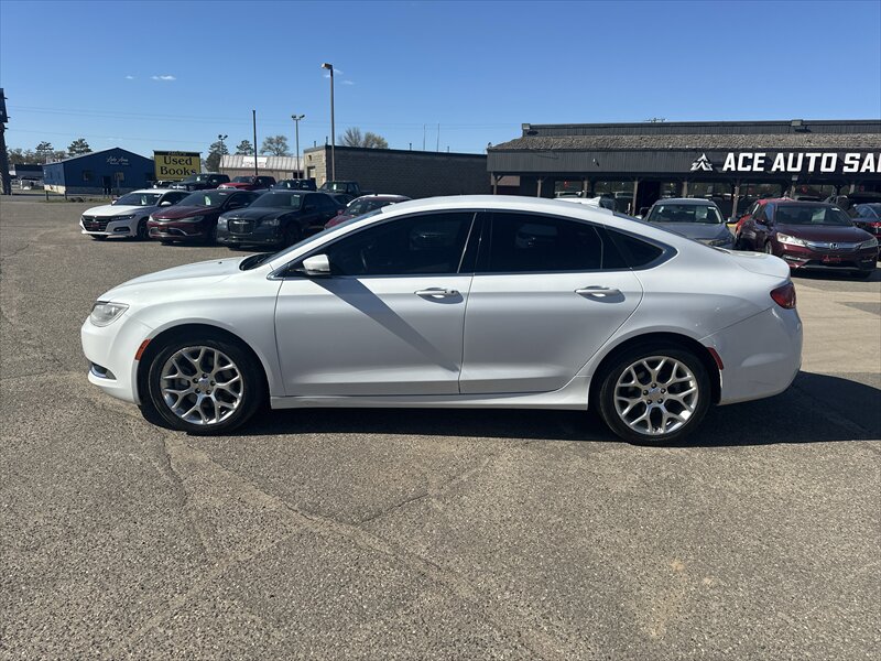 2015 Chrysler 200 Series C - Photo 5 - Brainerd, MN 56401