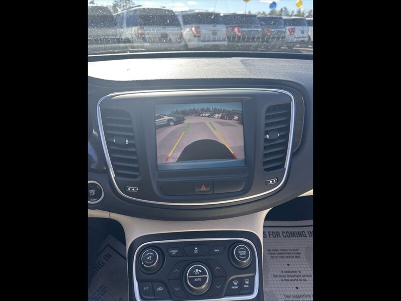 2015 Chrysler 200 Series C - Photo 14 - Brainerd, MN 56401