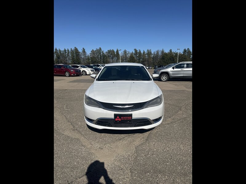 2015 Chrysler 200 Series C - Photo 8 - Brainerd, MN 56401