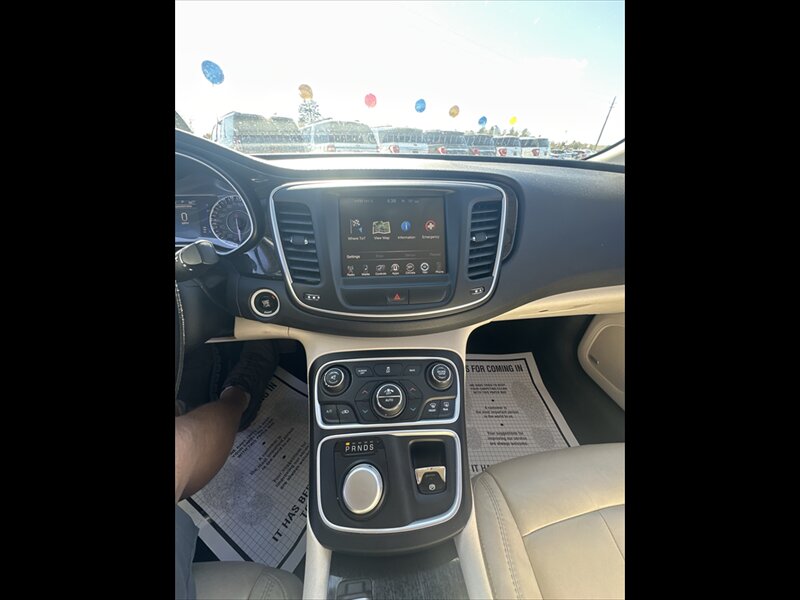 2015 Chrysler 200 Series C - Photo 12 - Brainerd, MN 56401