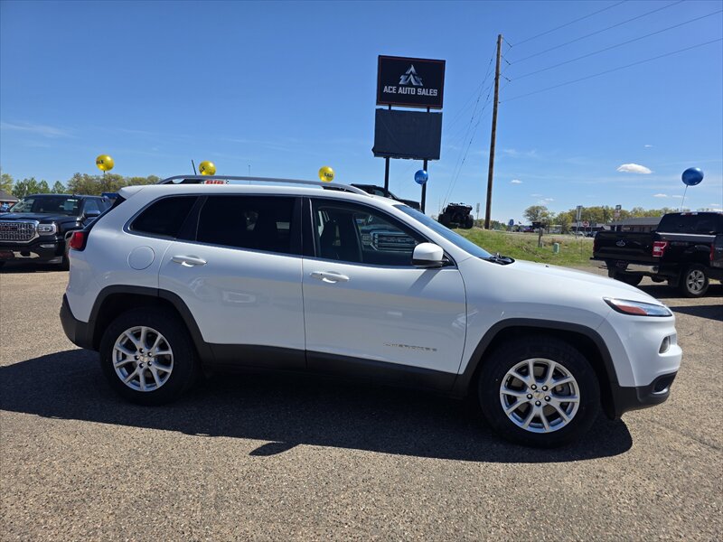 2017 Jeep Cherokee Latitude - Photo 6 - Brainerd, MN 56401