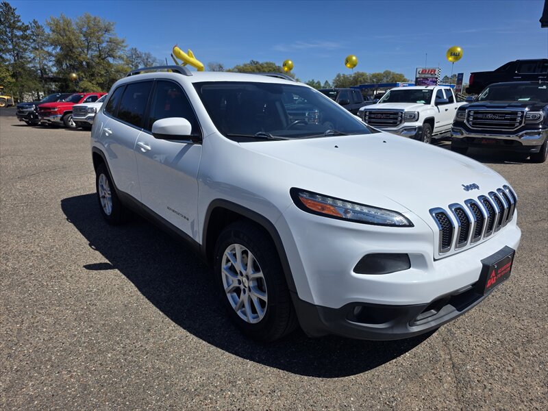 2017 Jeep Cherokee Latitude - Photo 2 - Brainerd, MN 56401