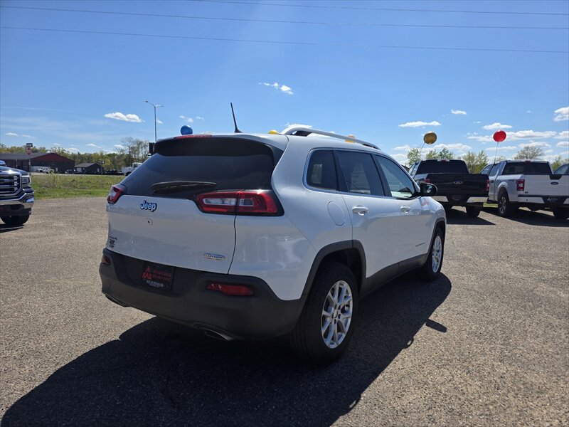 2017 Jeep Cherokee Latitude - Photo 3 - Brainerd, MN 56401
